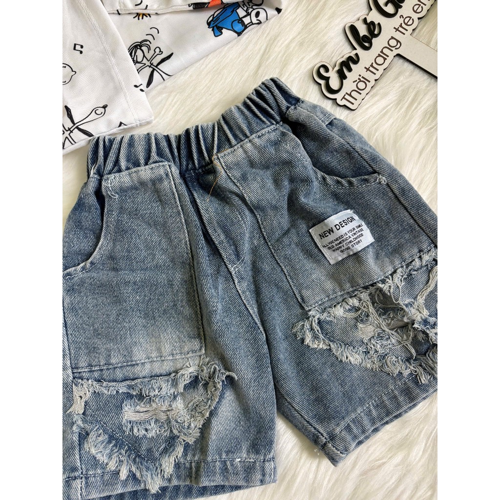 Bộ Bé Trai Snoopy QP Design 2026 – Áo Thun In Hình + Quần Jean Short Rách Cá Tính