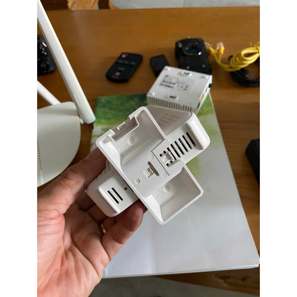 Modem Wifi Bộ phát wifi 6 mesh FPT AX3000CV2 3000mbps Như mới kèm nguồn, cap và đế