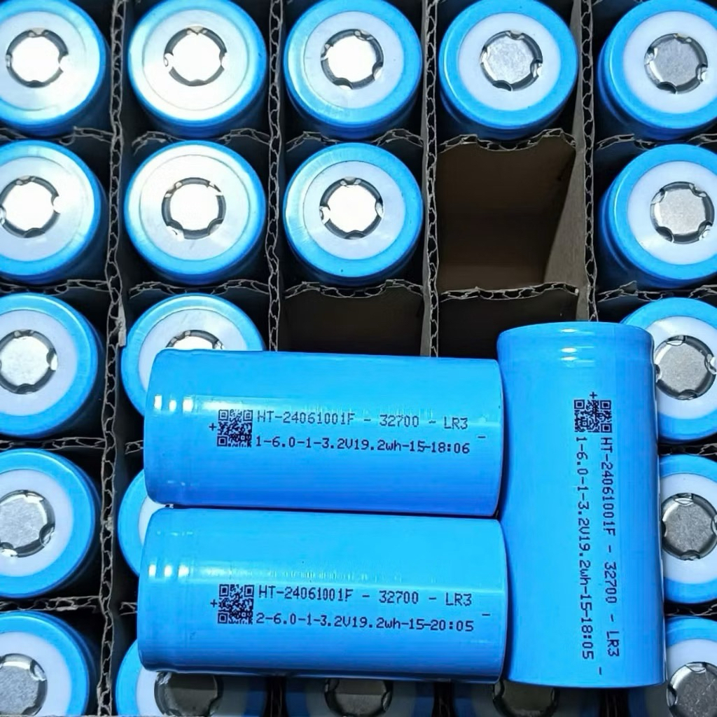 Pin sắt 32700 dung lượng 6000-6500mAh sản phẩm loại A mới 100%, nội trở 5-7miliom