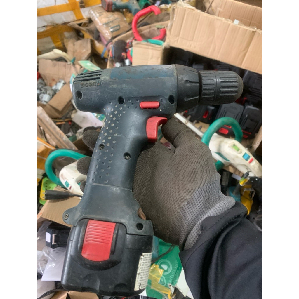 Thân máy+vỏ pin máy khoan bosch Nhật bãi như hình máy chưa vệ sinh dơ cò