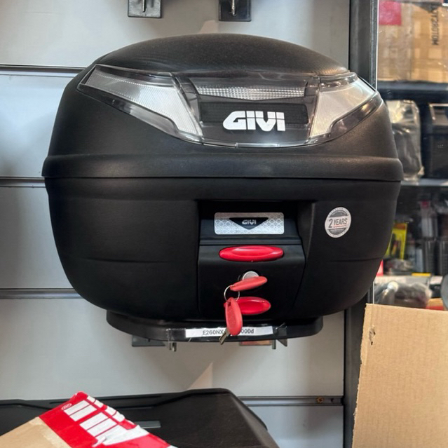 Thùng xe máy givi mẫu E260NX kèm đế và bát gắn, bảo hành 2 năm