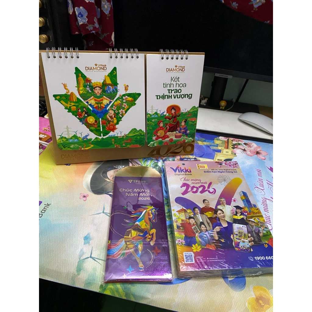 [ĐỌC KỸ MÔ TẢ] Thanh lý set lịch block Vikki, lịch bàn VpBank Diamond, lì xì TpBank Lịch ngân hàng T