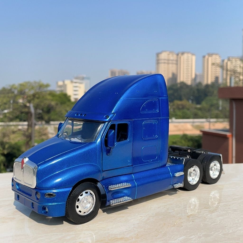 Mô hình xe đầu kéo Mỹ Kenword T2000 xanh hợp kim 1:32