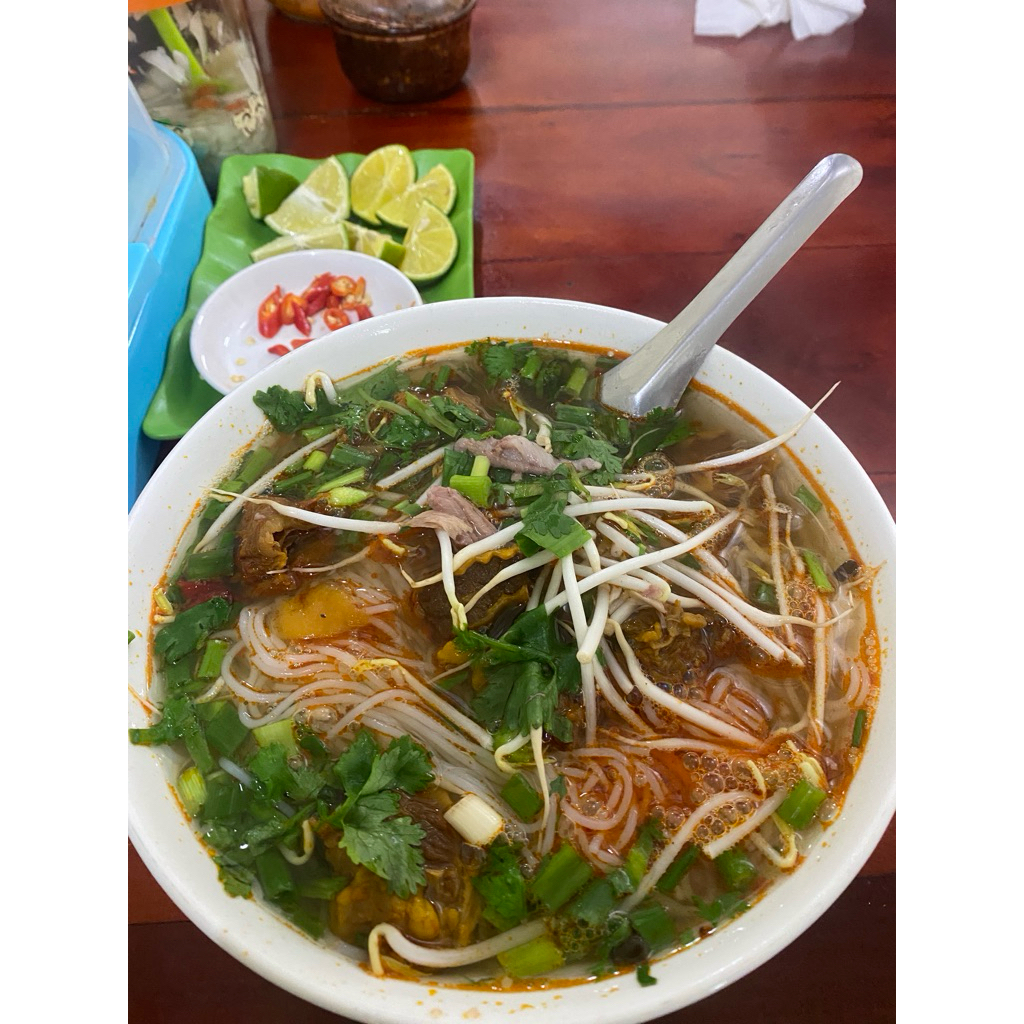 bán bát bún sốt vang ăn từ hôm qua nma ăn hết mất rồi