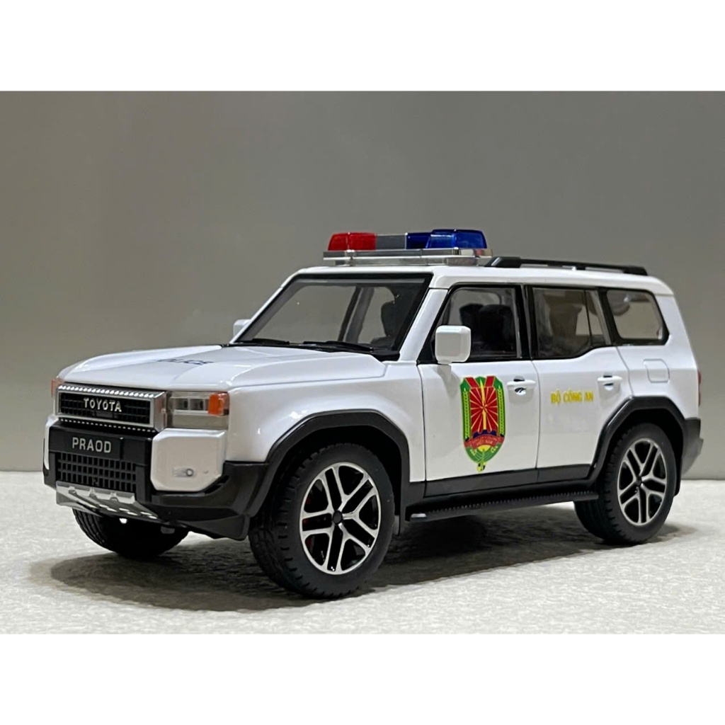 Mô hình xe Police landCruiser LC250 CAND Thân kim loại đã sơn tĩnh điện mở 4 cửa 1:24