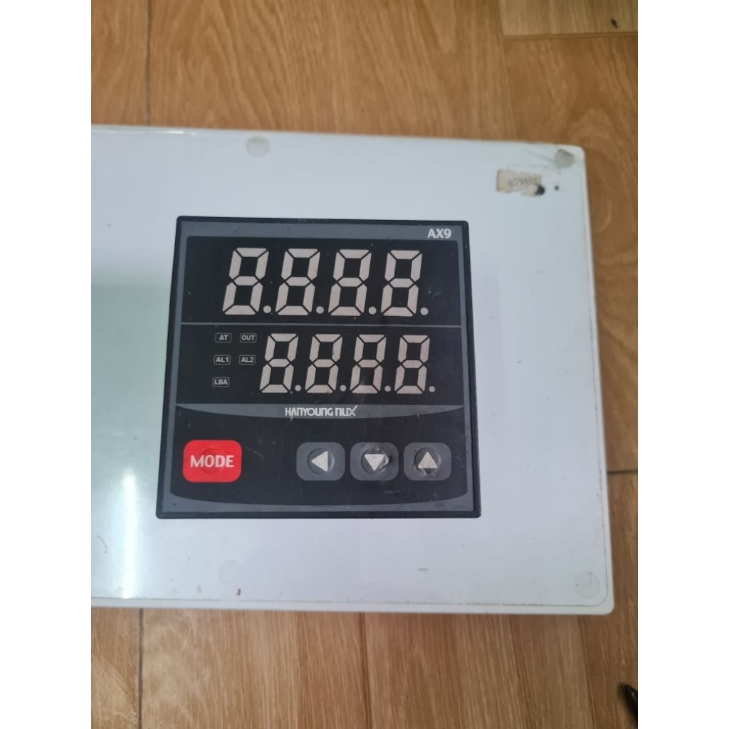 Bộ điều khiển nhiệt độ Hanyoung AX9-2A (Ngõ ra SSR + 3 Relay), AX4-1A (Ngõ ra SSR + Relay)