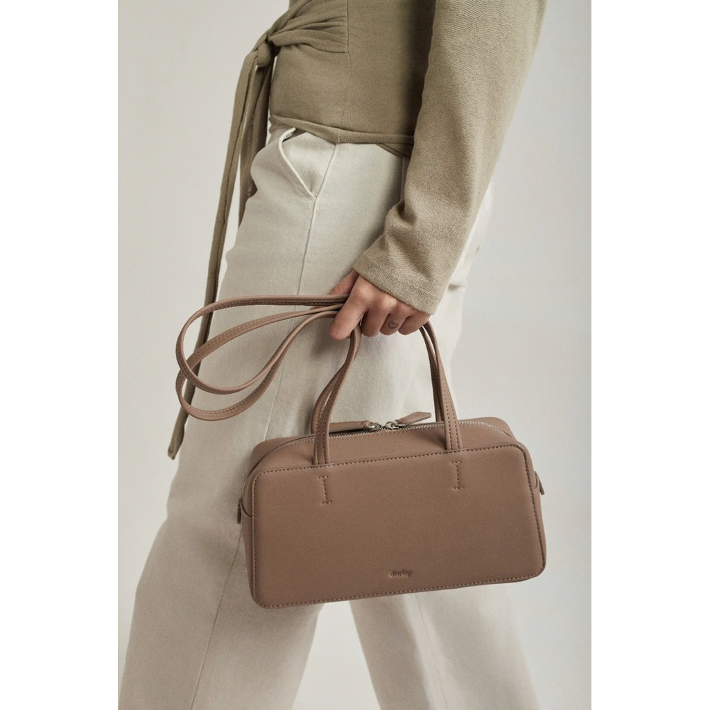 Túi đeo vai thanh lịch Da Microfiber Mayya - MAYYA TRAPEZOID BAG DARBY