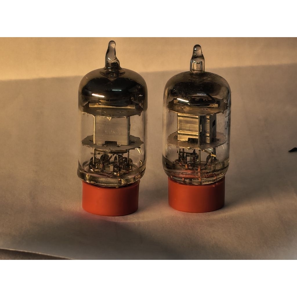 Bóng đèn 6AK5 USA phiến bạc.