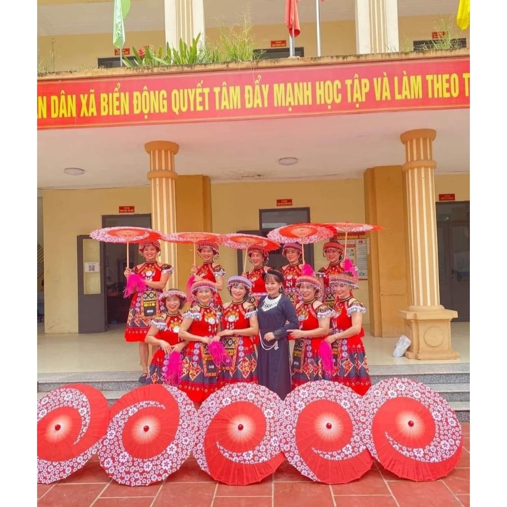 Dù hmong cho người lớn