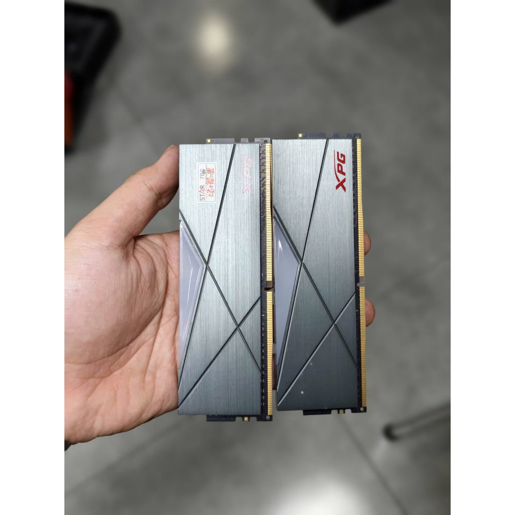 RAM  XPG 8GB X2 ( 16GB DRR4 ) BUS 3200 LED RGB