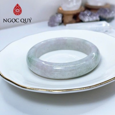 Vòng cẩm thạch A Myanmar - Ngọc phỉ thúy type A bản hẹ xanh điểm tím nhẹ ni 51-56 mm LM58 - Ngoc Quý