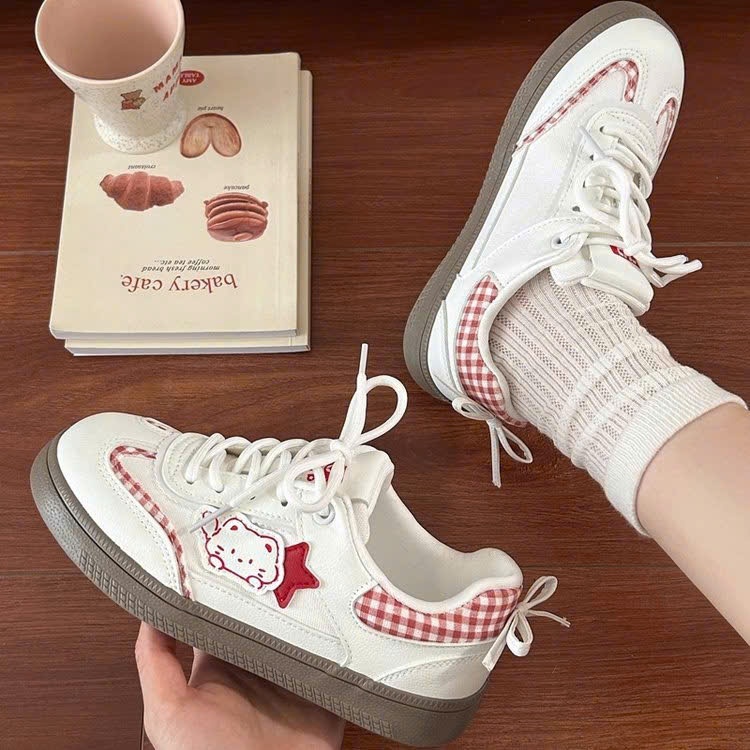 Giày Thể Thao Nữ Dập Logo Nổi Mèo Kitty Đáng Yêu 3 Màu Lựa Chọn Thời Trang Đang Được Học Sinh Sinh Viên Ưa Chuộng ( QC )