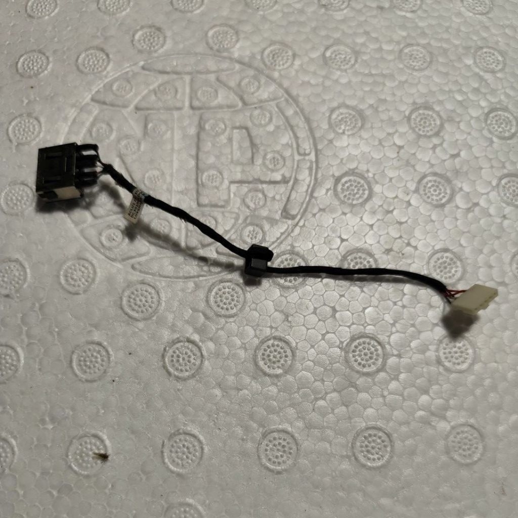 chân cắm nguồn vuông hình chữ nhật Main  laptop Lenovo ideapad 300-15isk model :80Q7