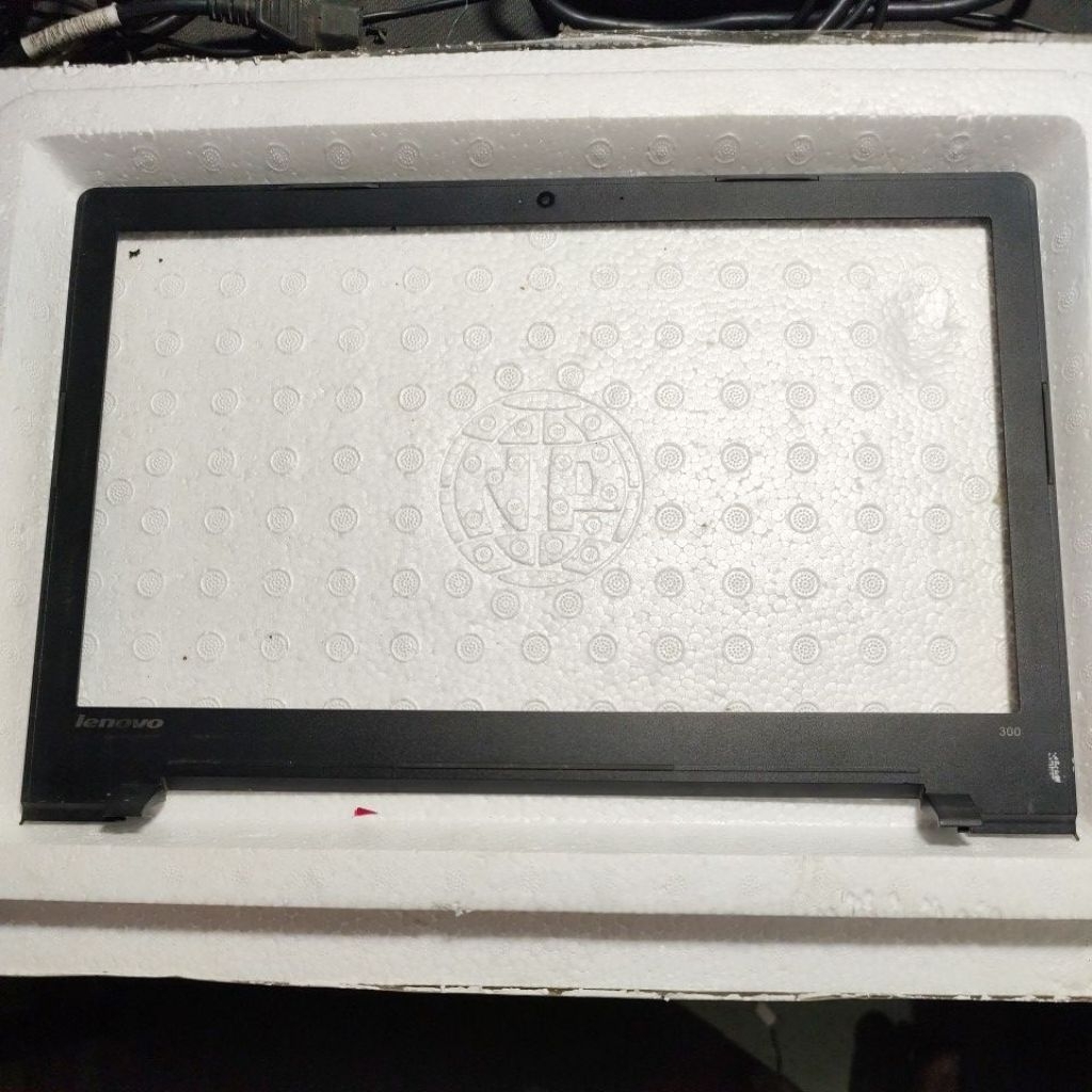 vỏ mặt B laptop Lenovo ideapad 300-15isk model :80Q7