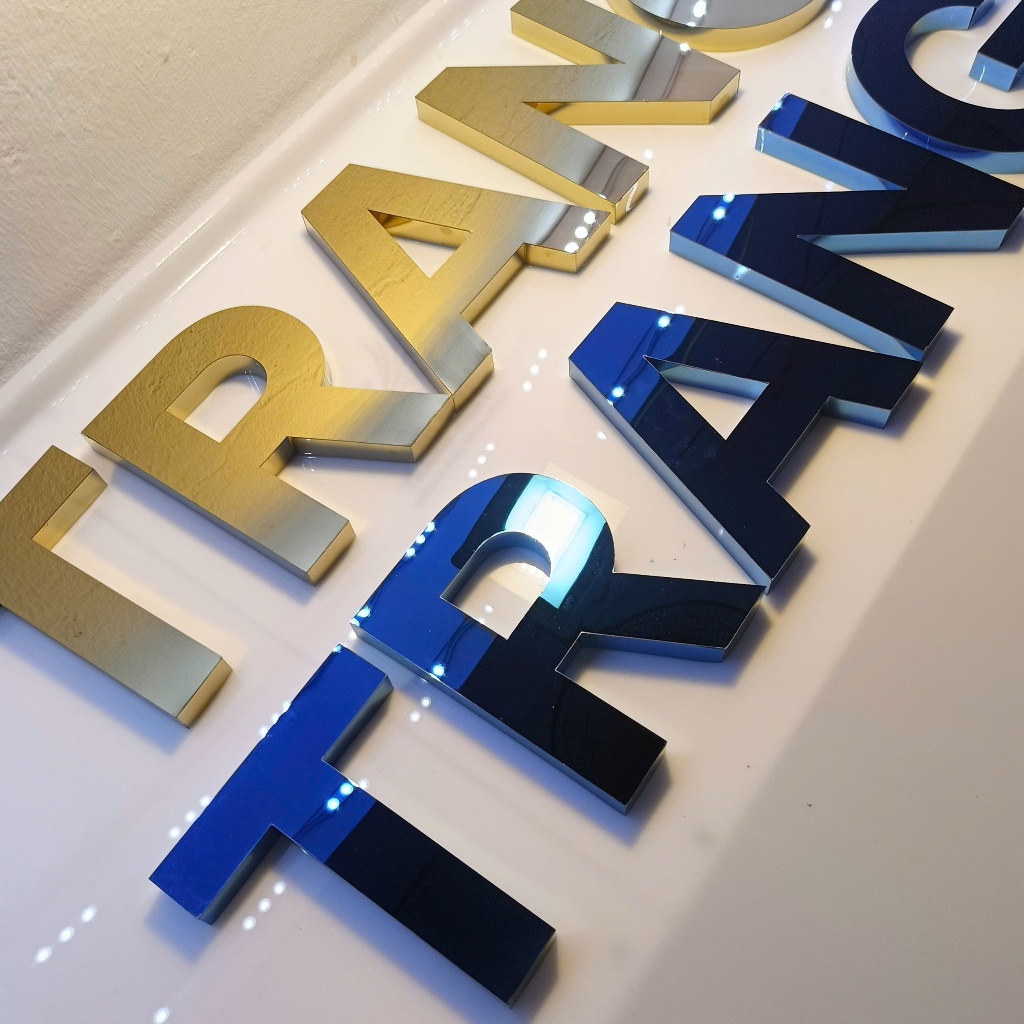 Chữ inox tráng gương cao cấp uốn nổi 2cm, cao 30cm dùng dán tường, có làm theo yêu cầu,Led Trang Phá