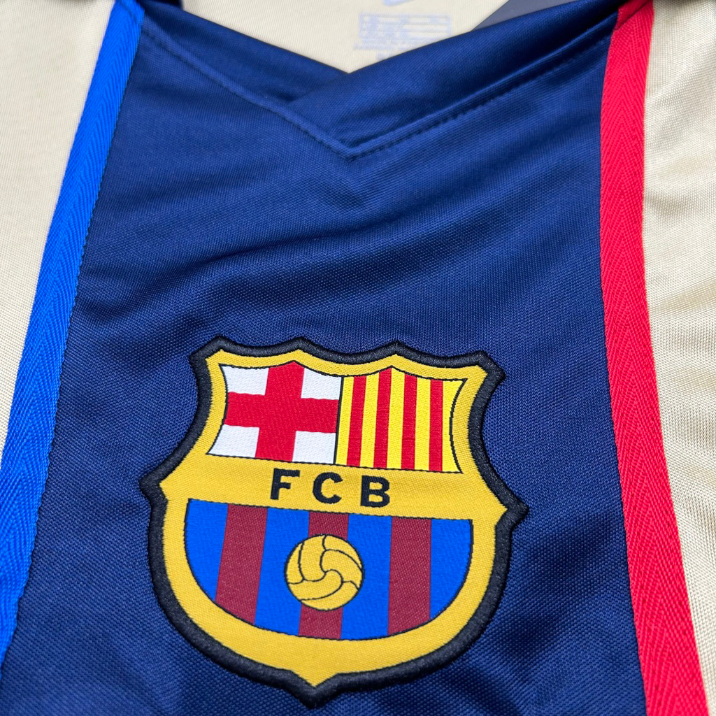 [retro] BARCA SânKhách mùa 2001-02 ,Áo Lẻ Không Quần/ Barca màuĐồng01