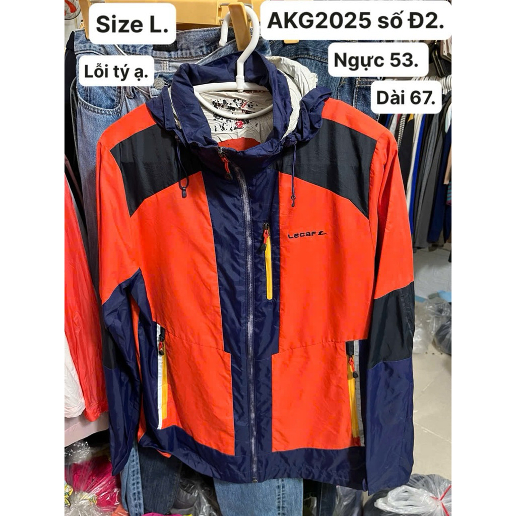 Áo khoác gió size L. A8.