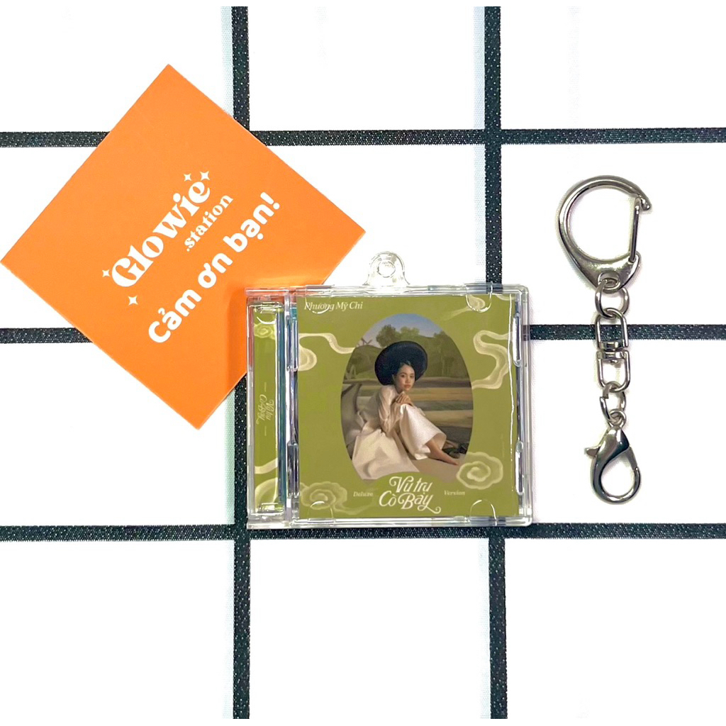 Móc khóa Mini CD Album Vũ Trụ Cò Bay (Deluxe Version) - Phương Mỹ Chi có NFC quét link nhạc