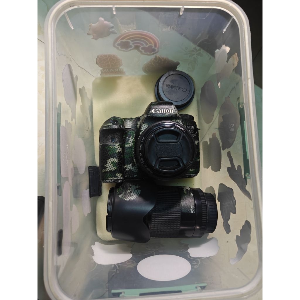 Máy ảnh Canon 6D còn hoạt động tốt + len 50mm và 1 lens zoom bị mốc.