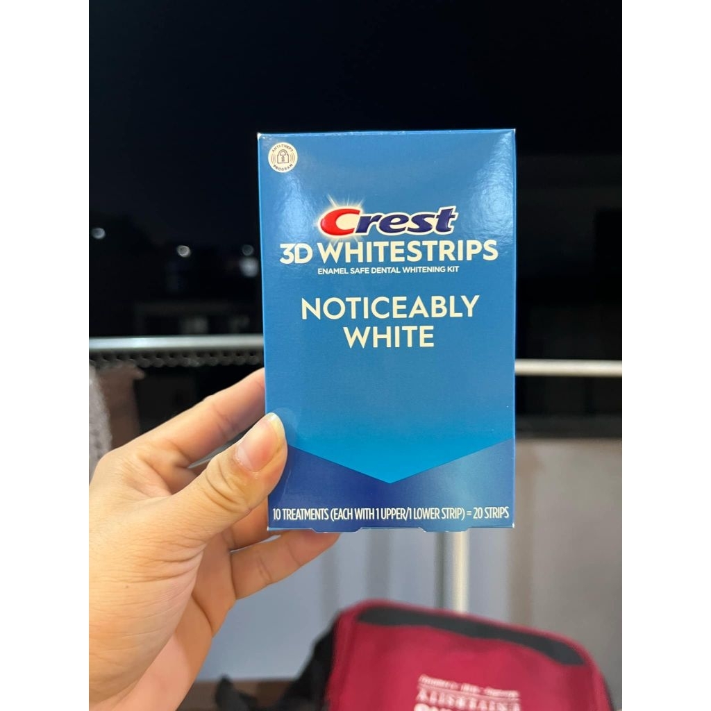 Miếng dán trắng răng Crest 3D Whitestrips Noticeably White