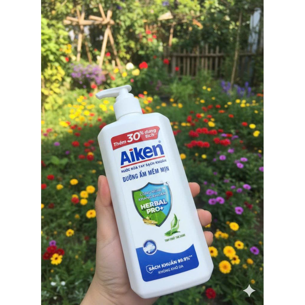Nước rửa tay Aiken xanh dương Dưỡng Ẩm Mềm Mịn 494g
