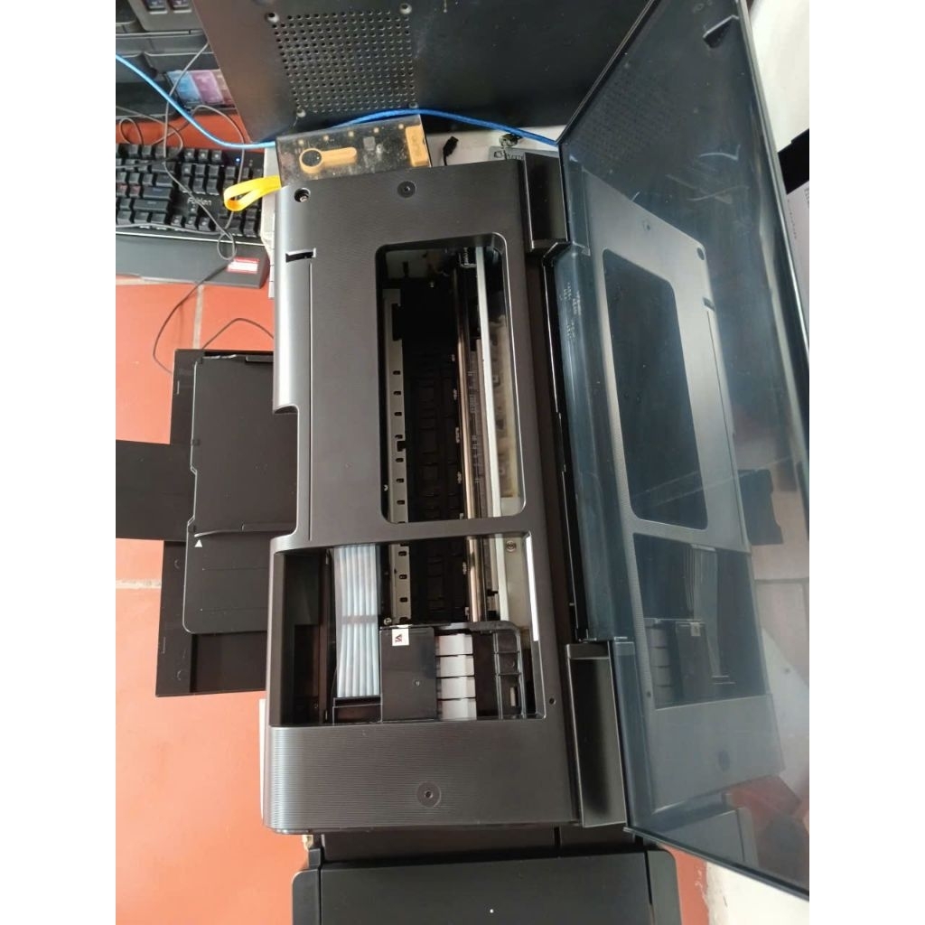 Máy In Epson L805 dùng 6 màu mực . máy cũ lướt