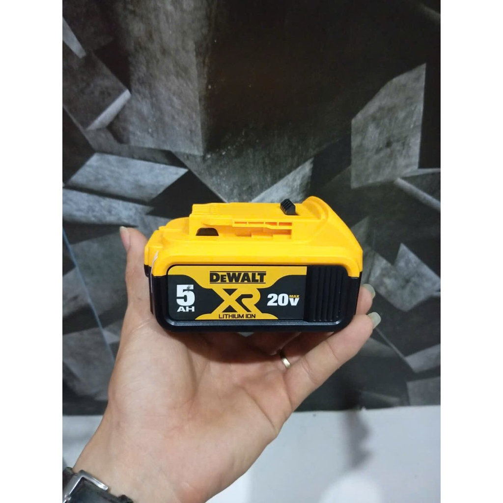 Pin Dewalt 20V 5Ah . Pin đóng mới hàng chất lượng( Nhận sạc zin )