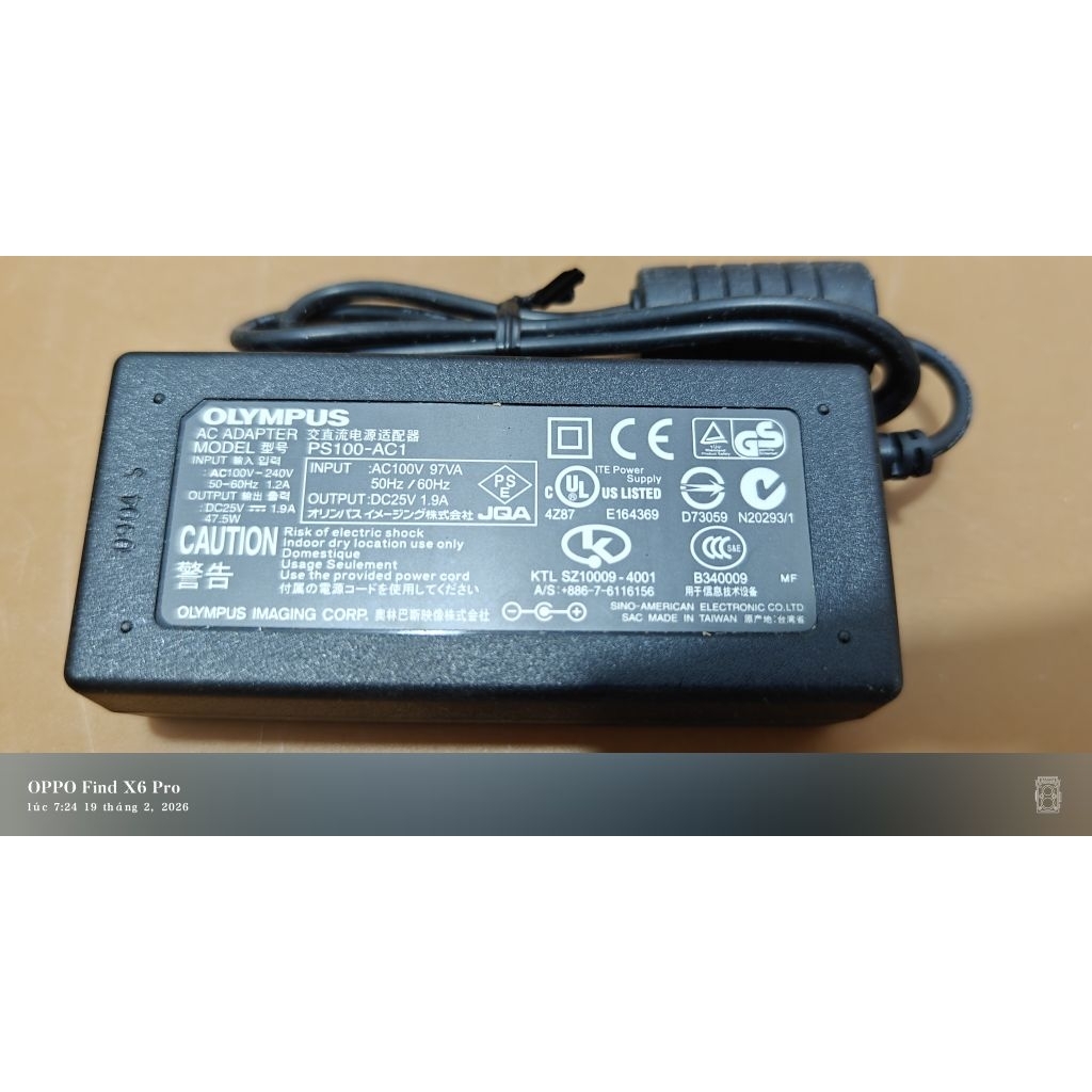 adapter sạc Olympus 25v 1.9A Hàn quốc điện 220v chất lượng