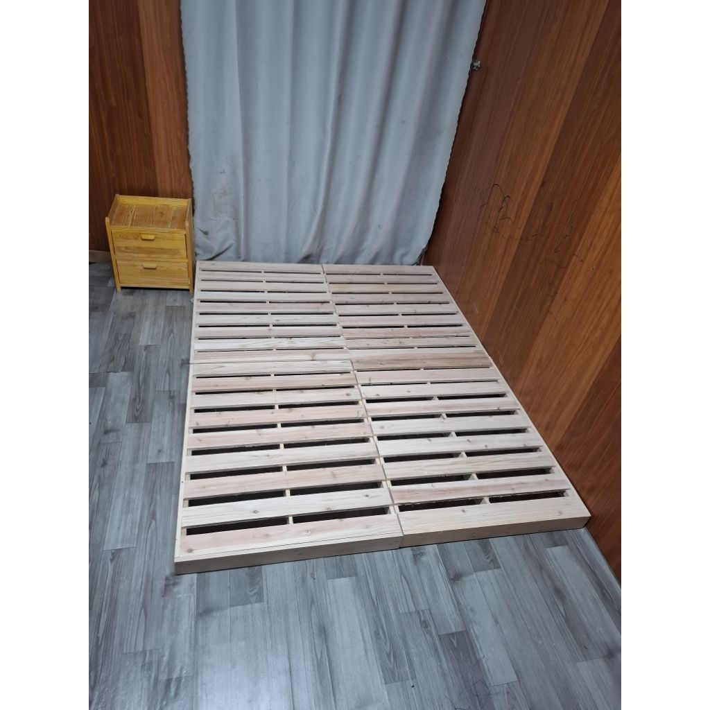 giường pallet 1m6x2m cao 10cm 4 mảnh bích kính chân