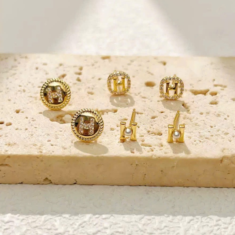 Bông tai chữ H xinh xắn Lador Earrings E283