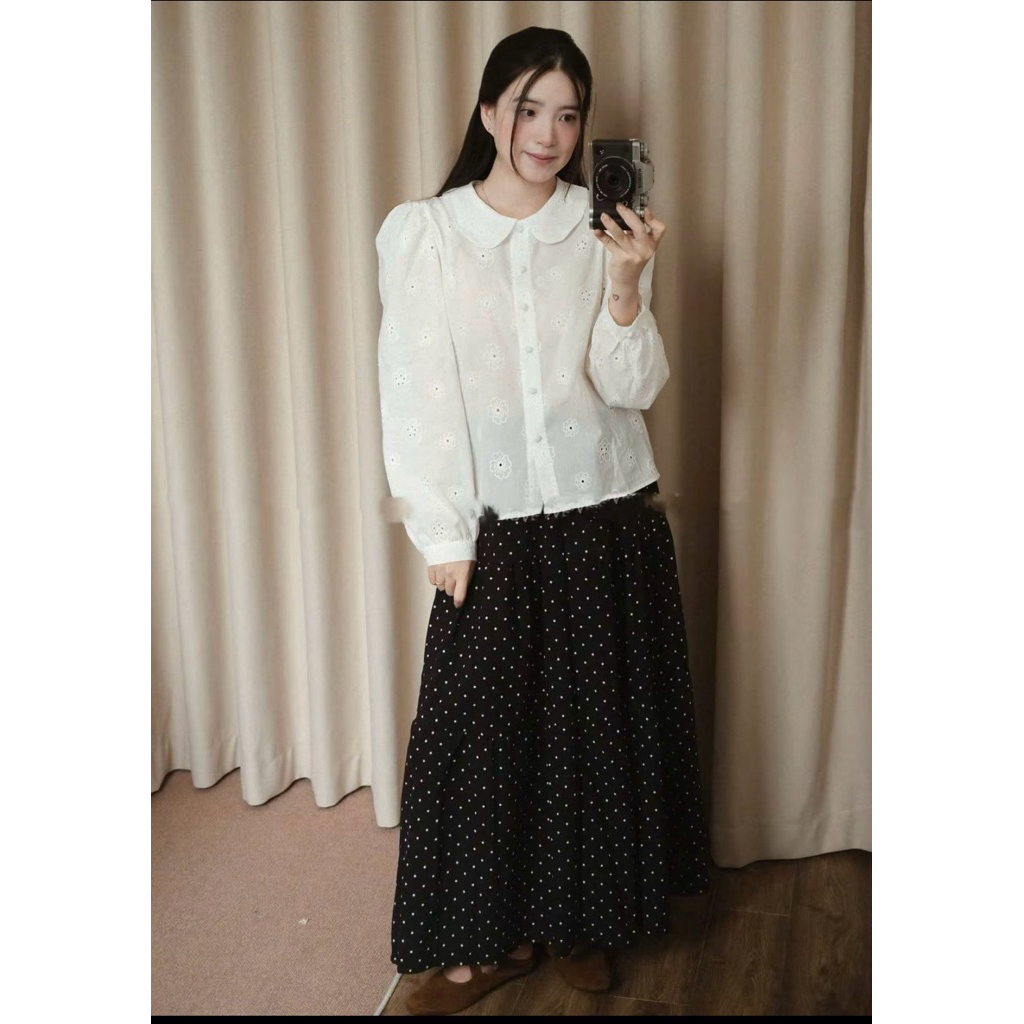 Áo sơ mi dài tay cổ sen khuy bọc chất thô đũi thêu hoa 2 màu by Cimie Closet