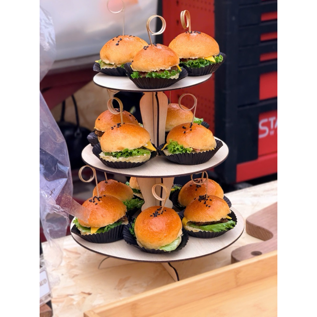 Kệ cupcake gỗ ép 3 tầng