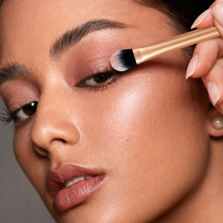Cọ Tán Bầu Mắt Cọ Nhấn RT REAL TECHNIQUES Large Eye Shadow Brush R114 Shape To Dùng Chuyên Nghiệp
