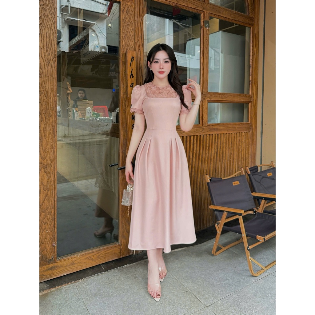 2VK204 - Váy Thiết Kế Eviici dành cho nữ, thiết kế cổ tròn phối hoa tơ kết thủ công trước ngực dáng 