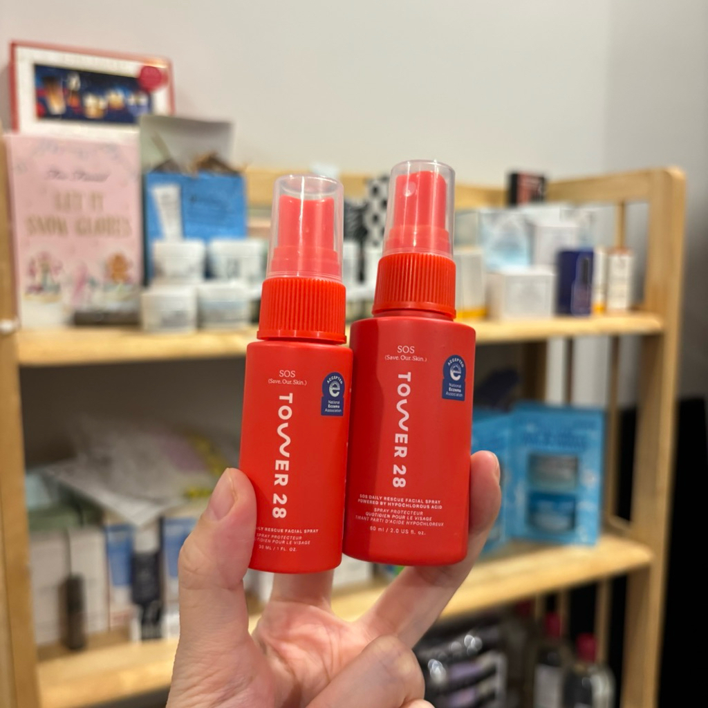 Xịt khoáng làm dịu da Tower 28 Beauty SOS Daily Rescue Facial Spray