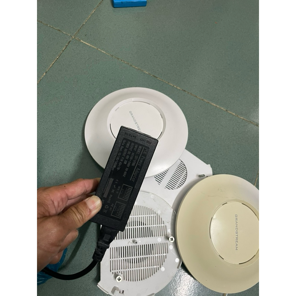 Wifi Grandstream GWN7605( đã qua sử dụng), tặng kèm đế và nguồn poe