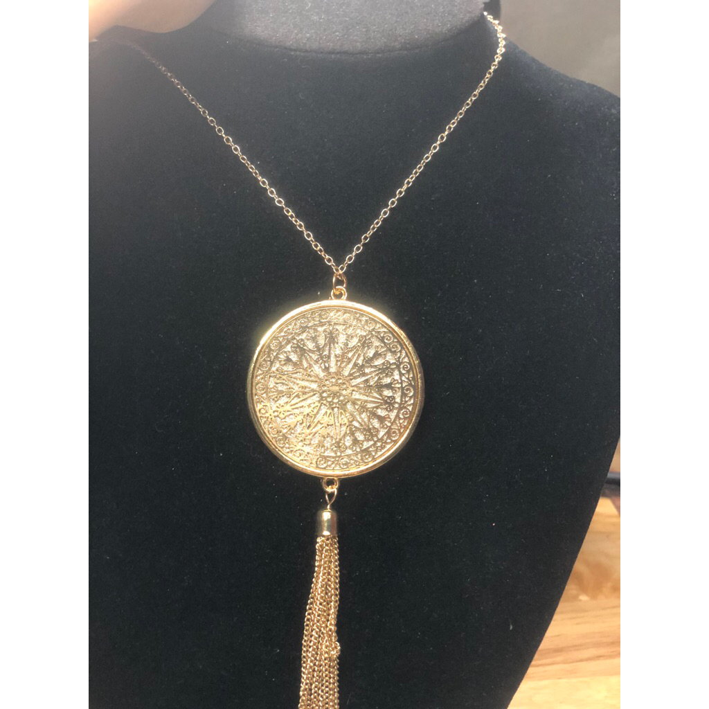 <Andy Shop> Dây chuyền kèm mặt dây vàng hoa văn độc lạ