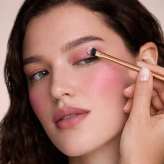 Cọ Tán Bầu Mắt Dáng Dẹt RT REAL TECHNIQUES Small Shader Brush R117 Tán Màu Siêu Mịn