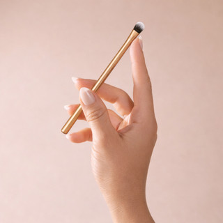 Cọ Tán Bầu Mắt Dáng Dẹt RT REAL TECHNIQUES Small Shader Brush R117 Tán Màu Siêu Mịn