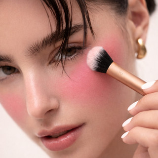 Cọ highlight mũi/má hồng nhỏ đa năng RT Real Techniques Nose Highlighting/ Shadow Brush R113