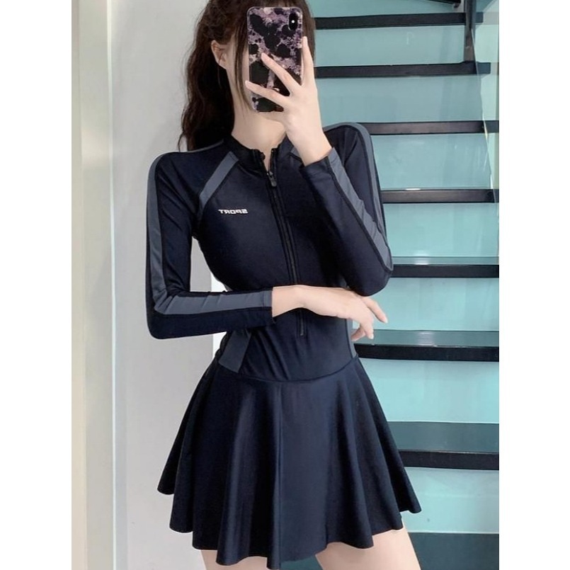 Đồ bơi 1 mảnh bikini đi biển liền thân cho nữ đồ bơi dài tay kín đáo du lịch thời trang dáng váy phong cách thể thao D5 | BigBuy360 - bigbuy360.vn