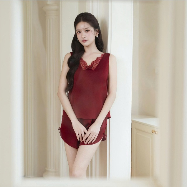 Bộ Đồ Ngủ Lụa Ngọc Trai Cao Cấp Phối Ren Quyến Rũ – Đồ Ngủ Nữ Mềm Mại Sang Trọng | BigBuy360 - bigbuy360.vn