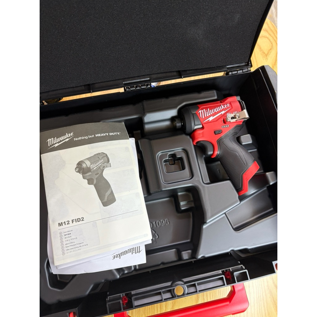 Chuyên vít FID2 Milwaukee m12 chính hãng kèm thùng nhựa