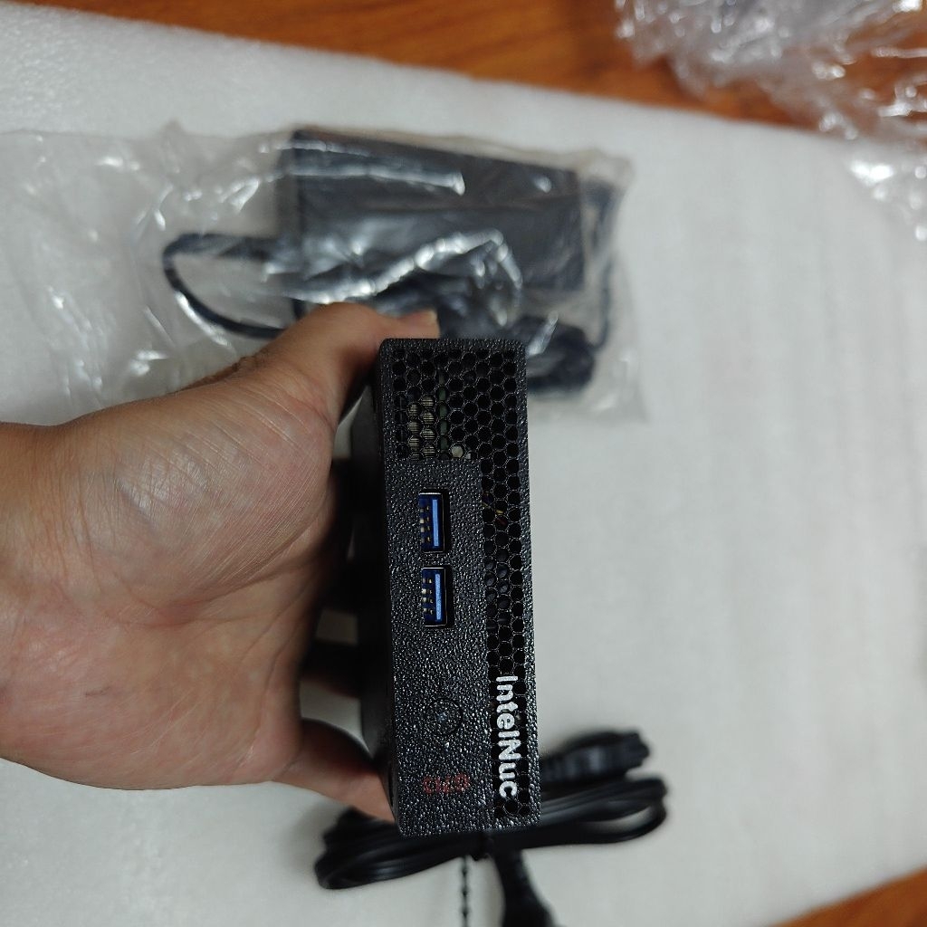 máy tính mini Nuc pc NUC7I3DNBE nhỏ gọn, vỏ 3D thinkpad