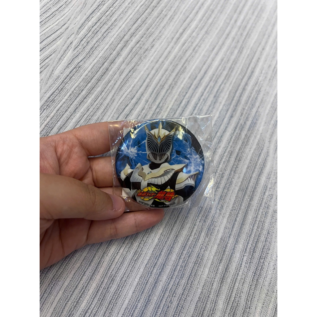 [ New 100% ] Huy Hiệu Cài Áo Sưu Tầm Kamen Rider Femme Kamen Rider Ryuki.