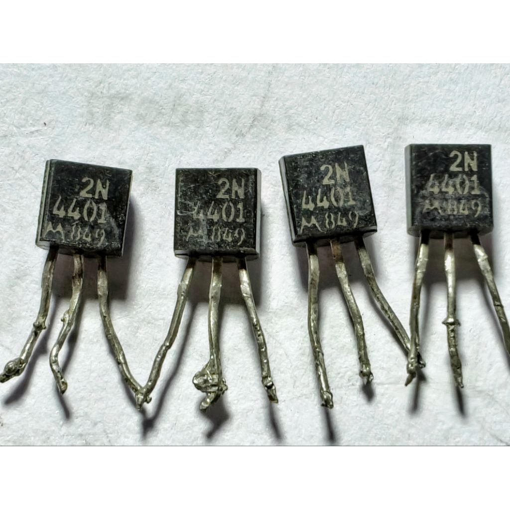 2N4401 và 2N4403 Motorola tháo máy.