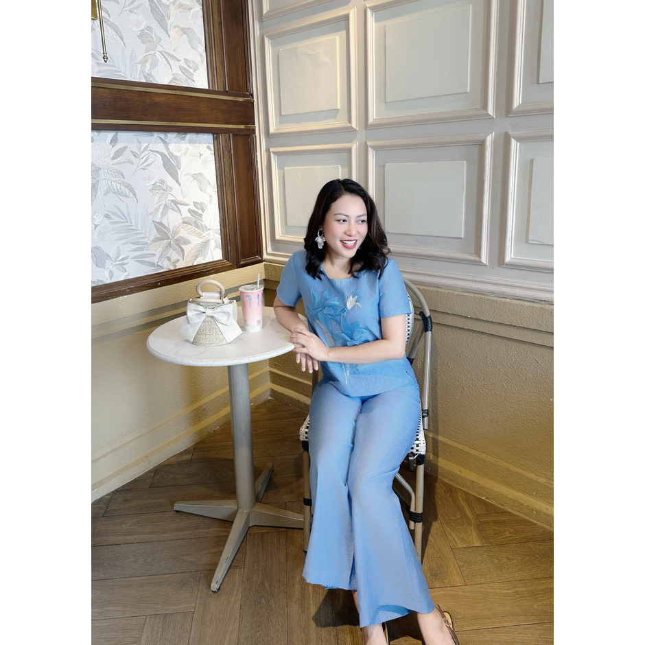 Set Bộ Tơ Cao Cấp Áo Tay Ngắn Đính Hoa + Quần Suông 2 Lớp (48-65kg) -Thời Trang Trung Niên Thiết Kế SLINE - Qùa tặng mẹ | BigBuy360 - bigbuy360.vn