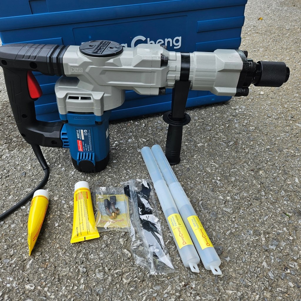 Máy Chuyên Đục Bê Tông 17mm DONGCHENG DZG07-6 - Công Suất 1600W - Có Chống Rung DVR - Hàng Chính Hãn