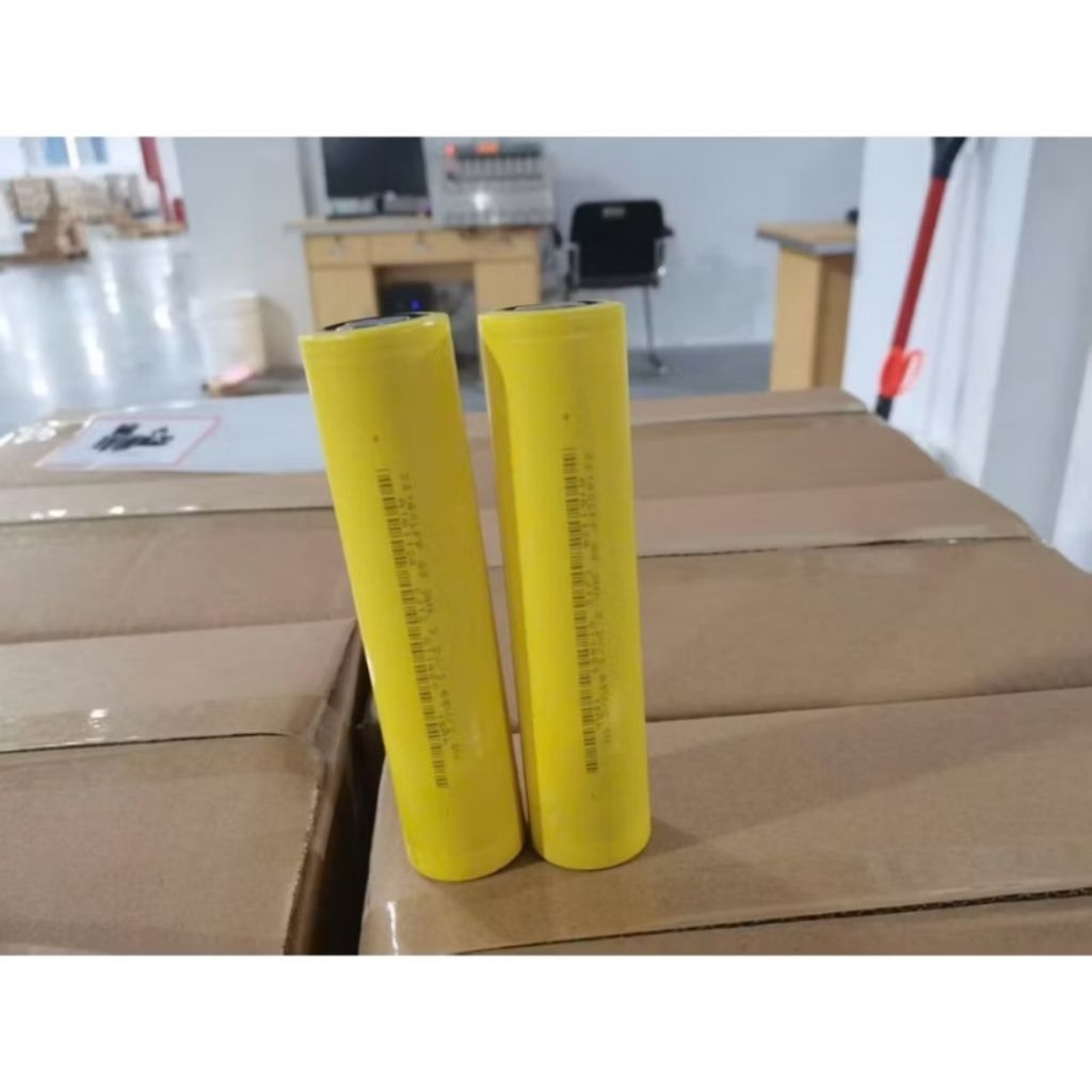 pin 32140 mới 100%