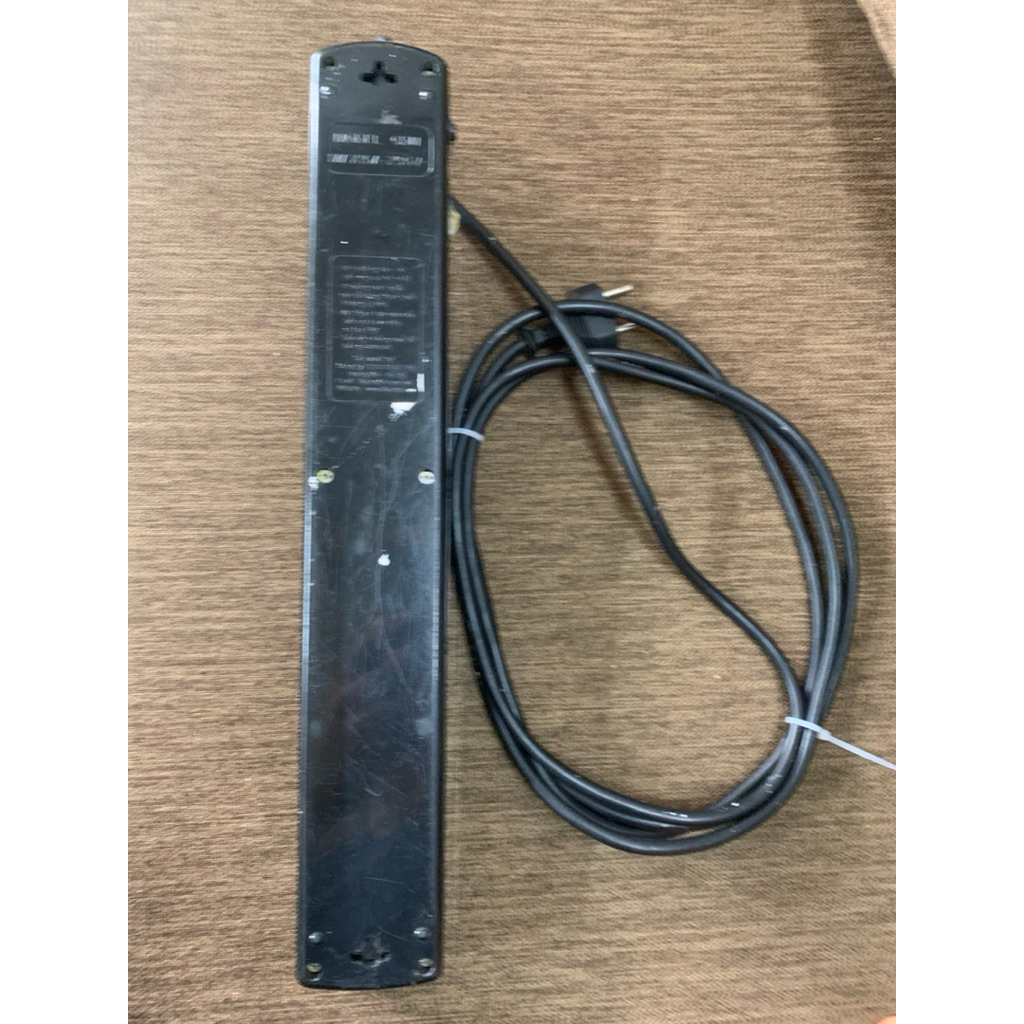 (b11) ổ cắm 6 lỗ lioa cũ còn dùng tốt